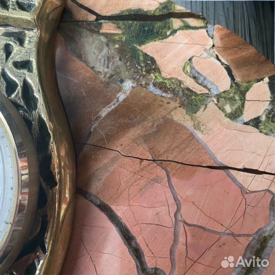 Часы из бронзы с натуральной яшмой