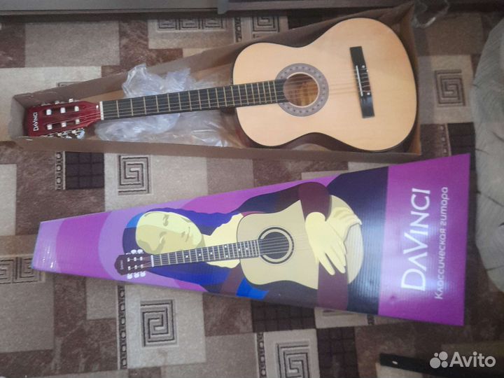 Акустическая гитара со саунами в упаковке