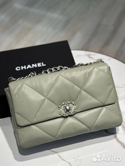 Сумка женская Chanel 19