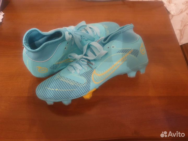 Футбольные бутсы