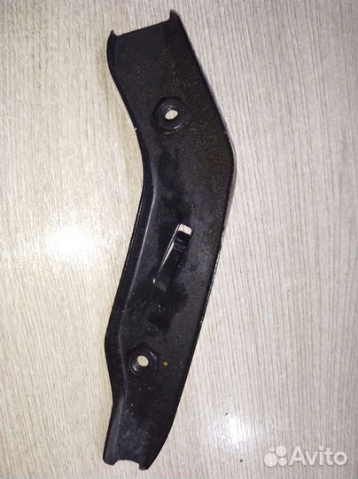 Направляющая переднего бампера правая skoda Kodi