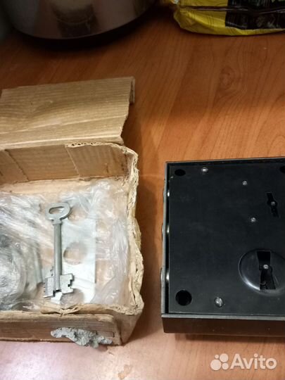 Замок гаражный накладной