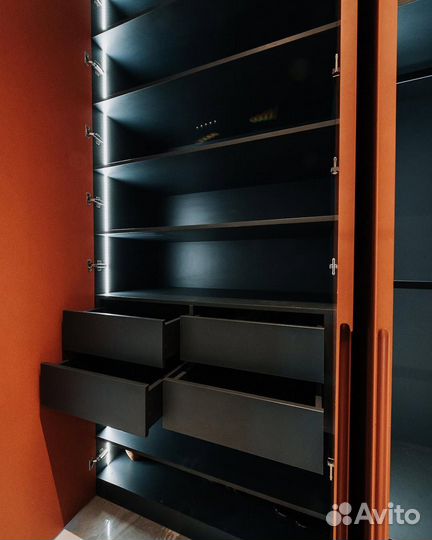 Рспашной большой шкаф