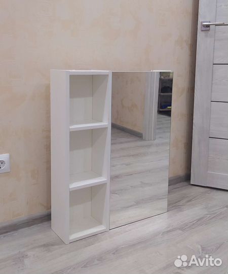 Шкаф с зеркалом