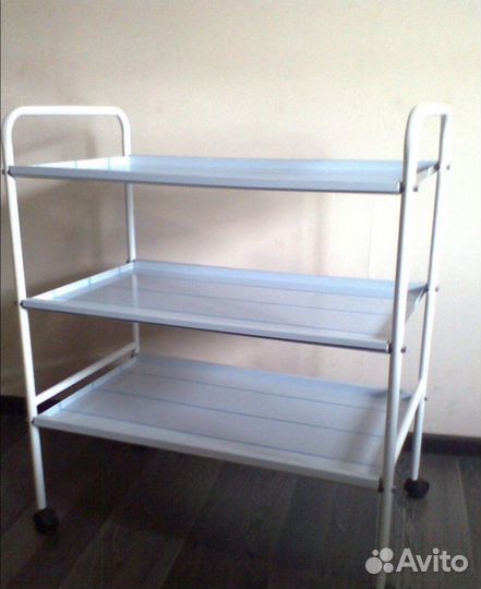 Медицинский столик на колесиках