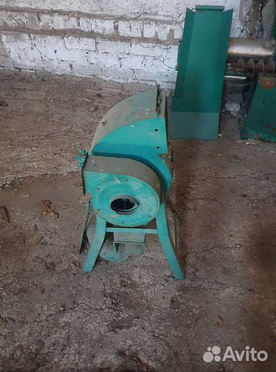 Зернодробилка молотковая