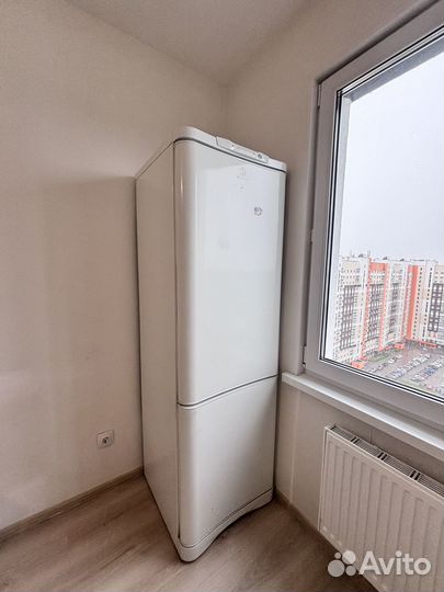 Холодильник indesit на запчасти