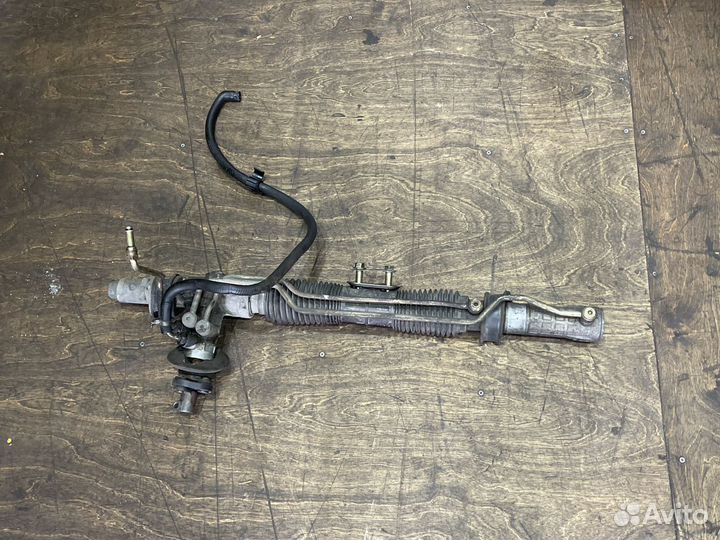 Рулевая рейка с трубками на Opel Vectra A