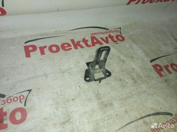 Кронштейн капота Toyota Land Cruiser 200 2013