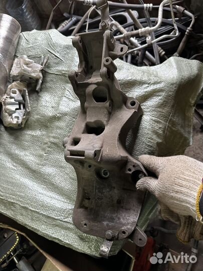 Кронштейн генератора Рено Логан 1 2005-2014