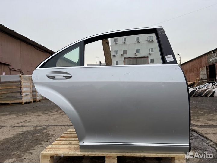 Дверь задняя правая Mercedes S-Class W221
