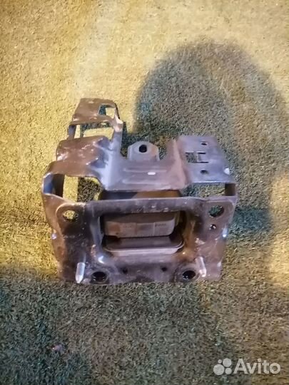 Опора двигателя (подушка двс) левая 9801521580 Peu