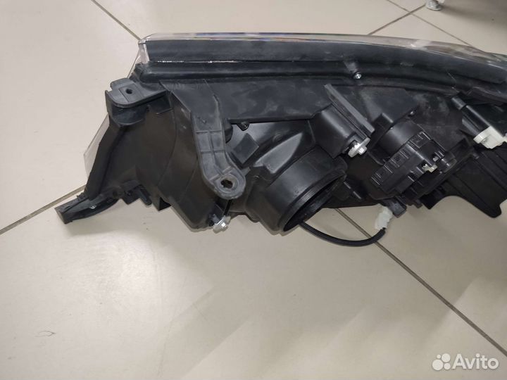 Фара правая toyota Land cruiser fj200 07