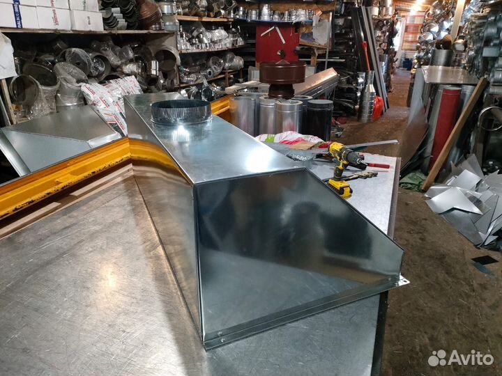 Вытяжной зонт с жирауловителем