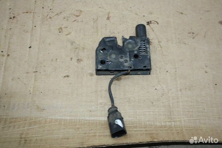 Замок капота Audi Q3 I (2011—2014)