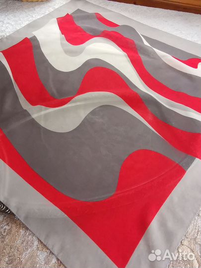 Винтажный тонкий платок с дефектами