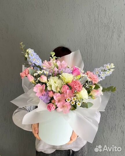 Композиция из альстромерий, лизиантуса и диантуса