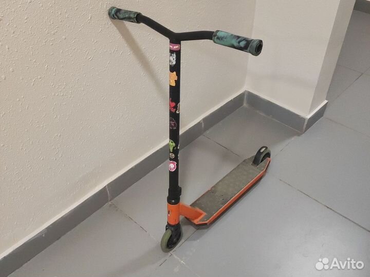 Трюковой самокат tech team duker 202