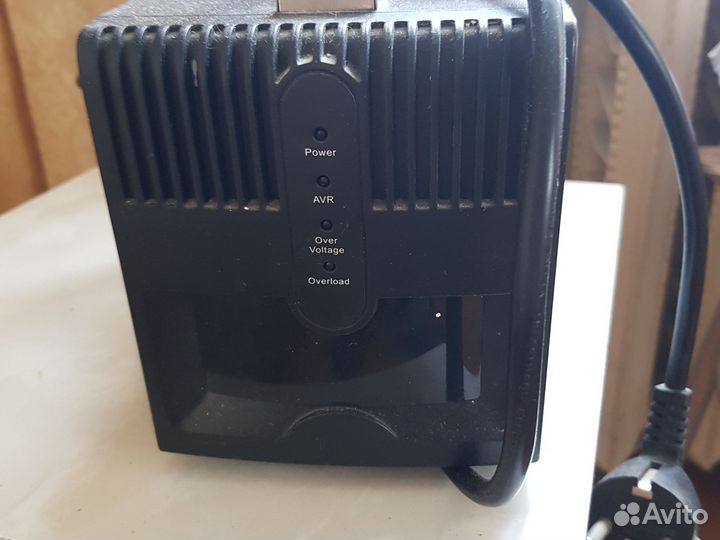 Стабилизатор напряжения Ippon 1200вт