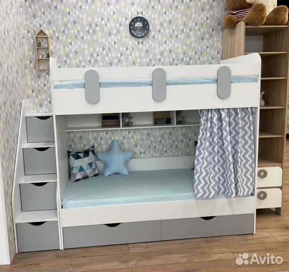 Двухъярусная кровать