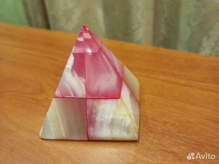 Пирамида из натурального камня