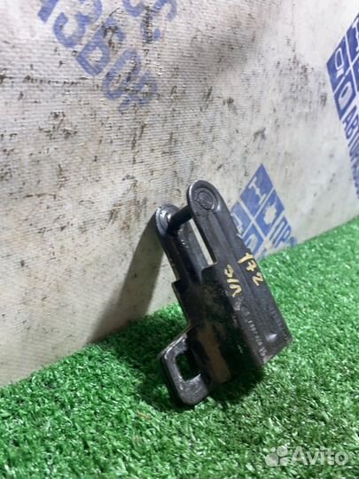 Ответная часть замка двери задняя левая Bmw X5