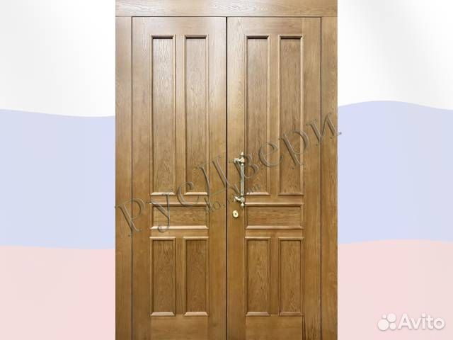 Двустворчатая парадная дверь с массив дерева