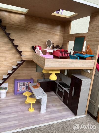 Игрушечный домик+конюшня lorri