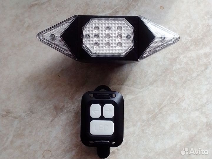 Задний велосипедный фонарь с поворотниками