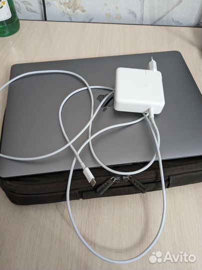 Macbook pro 15 2017 i7 16gb