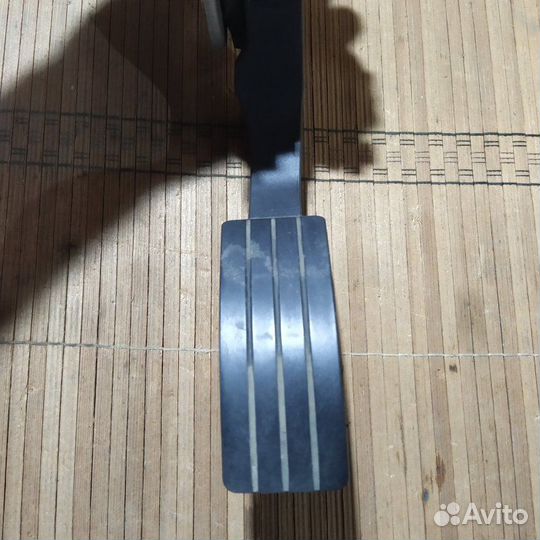 Педаль газа Renault Logan 2 седан 1.6 2018