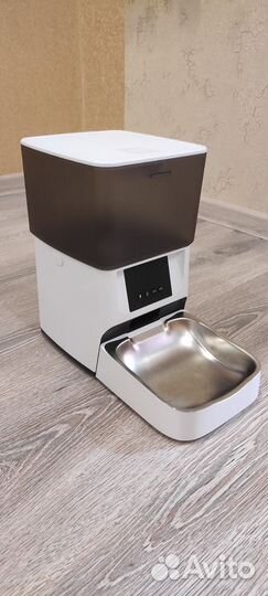 Автоматическая кормушка для кошек и собак