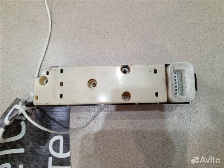 Блок управления стеклоподъемниками передний правы