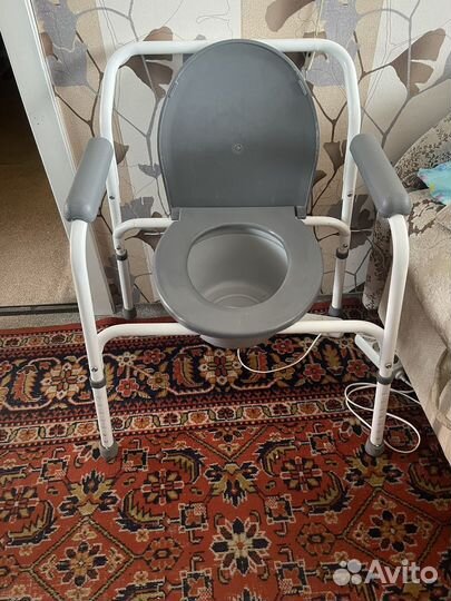 Санитарное кресло туалет