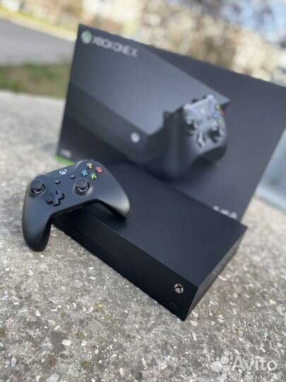 Игровая консоль Xbox One X 1 tb (Б/У)