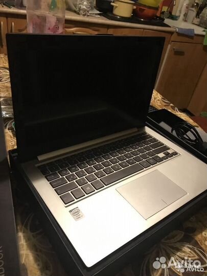 Asus zenbook ux303F Asus zenbook I5 /4gb(8gb/SSD