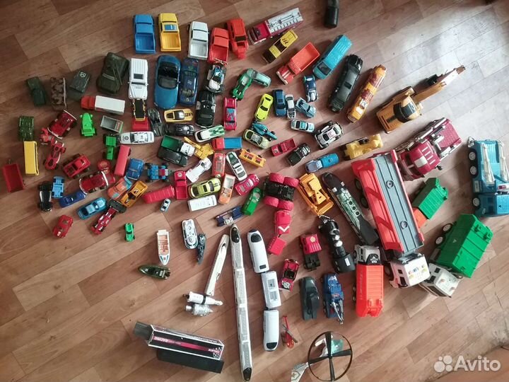 Развивающие игрушки. Машины, лодки, поезда