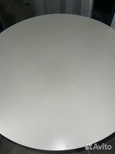 Стол обеденный круглый белый