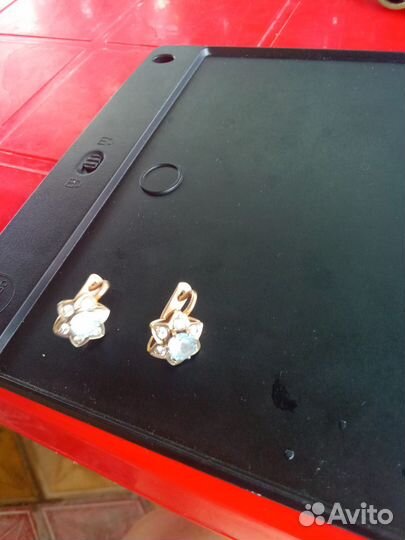 Золотые серьги