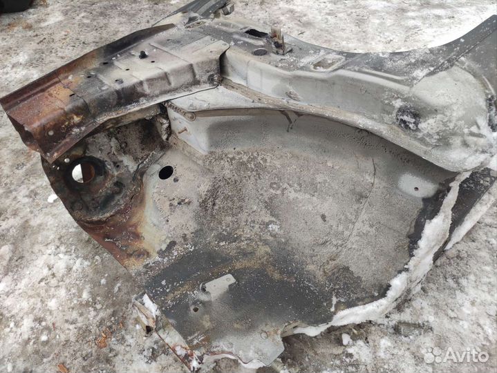 Стойка водительской двери Kia soul 1