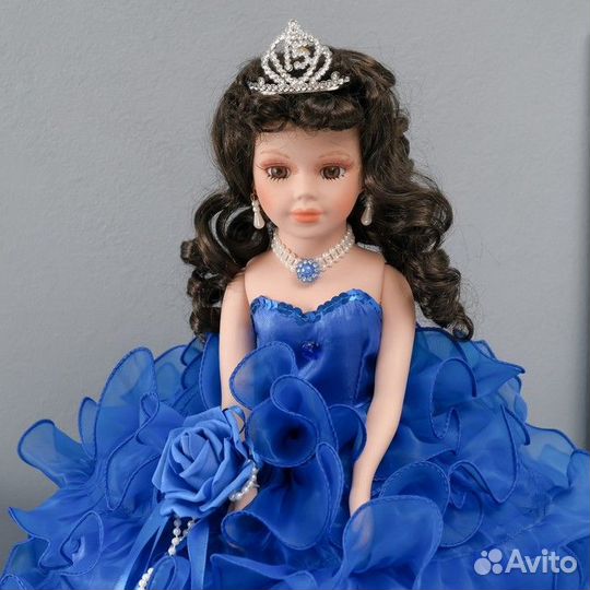 Кукла коллекционная зонтик керамика 'Леди в синем платье с розой, в тиаре' 45 см