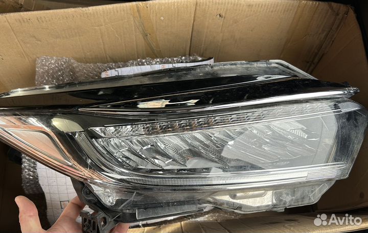Фары комплект на Honda Vezel RU Оригинал