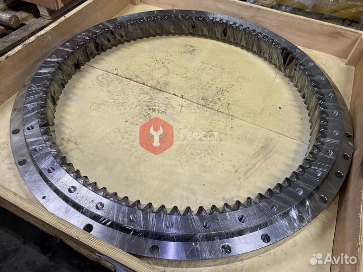 Опорно-поворотный круг Komatsu PC220-7