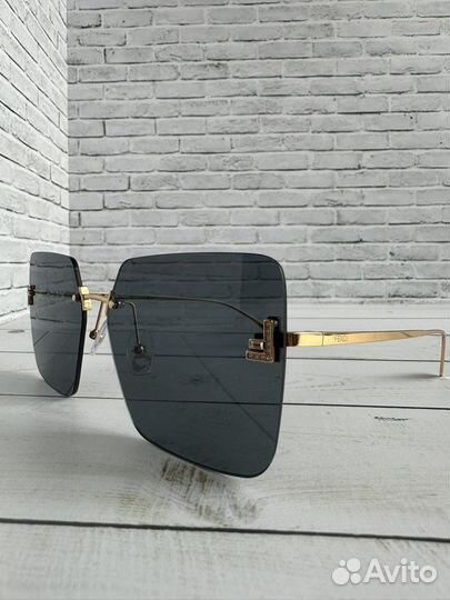 Солнцезащитные очки Fendi