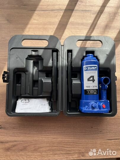 Домкрат автомобильный Бутылочный Гидравлический 4т