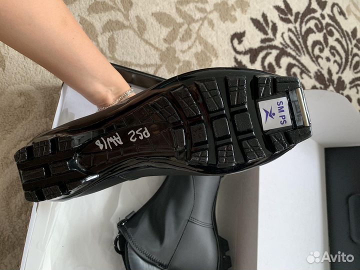 Лыжные ботинки