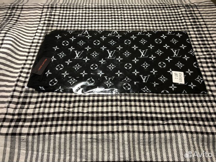 Шарфы и палантины christian dior и louis vuitton