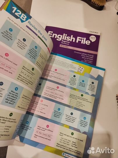 Учебник и рабочая тетрадь English File Beginner