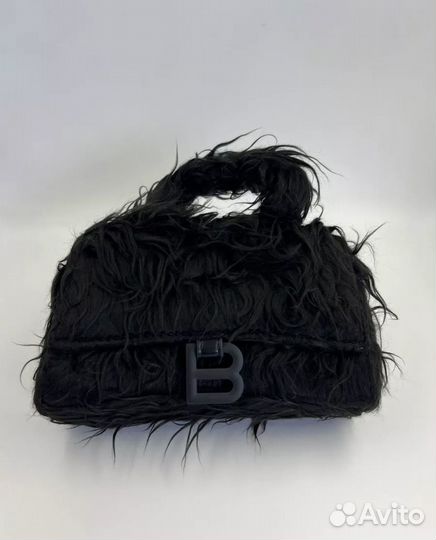 Пушистая сумка balenciaga