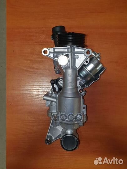 Насос водяной 2,0t A274200080080 mercedes-benz